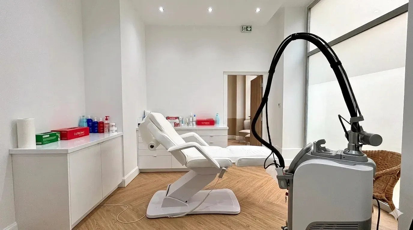 Salle de traitement laser et soins esthétiques Kore Clinic